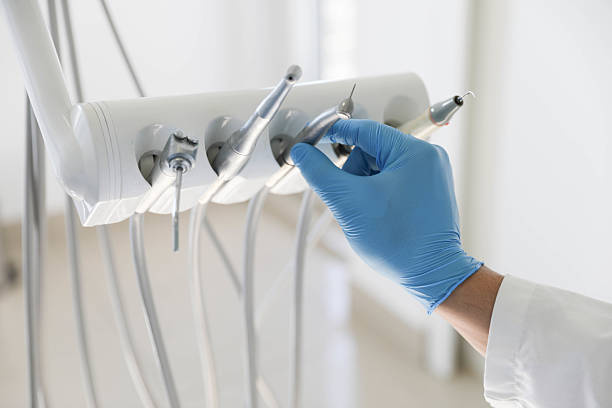 Professional Emergency Dentist technician working in Cutler, CA